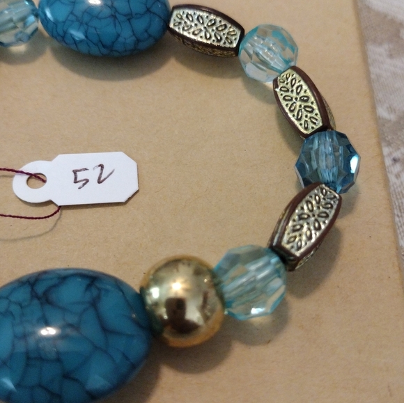 Artemis's Gems custom-made beaded bracelet with large cracked stone blue bead - Picture 3 of 4